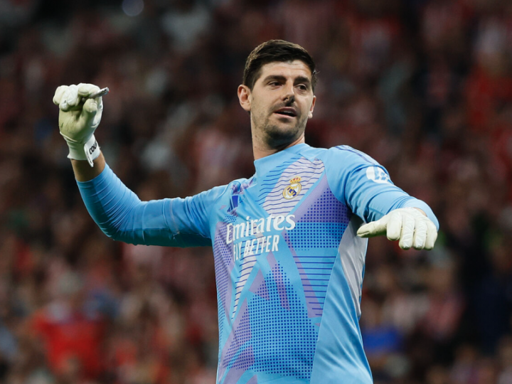 Courtois dính chấn thương