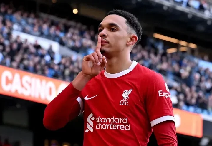 Trent Alexander-Arnold thừa nhận anh không bận tâm tới cuộc đua vô địch