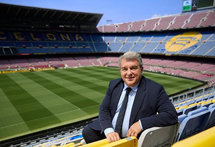 Sân Nou Camp chưa thể đưa vào hoạt động như dự kiến của Laporta