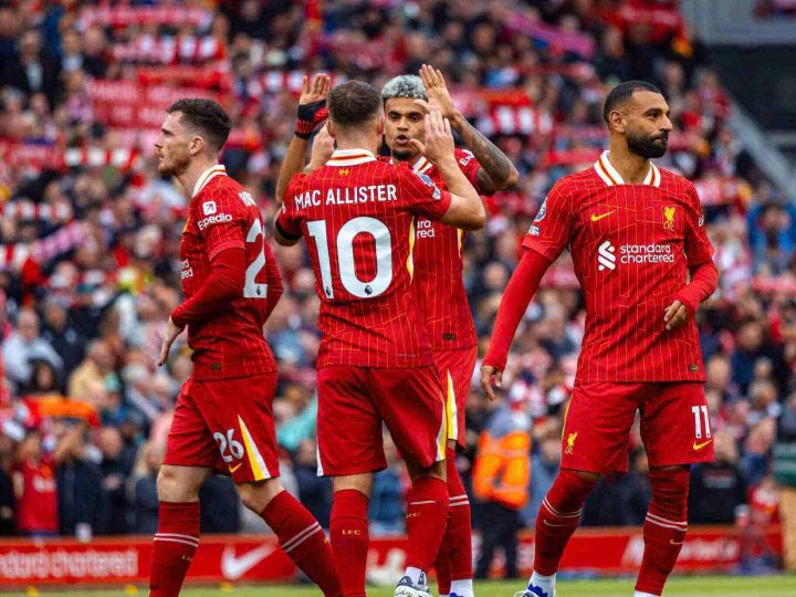 Tháng 11 bão táp của Liverpool