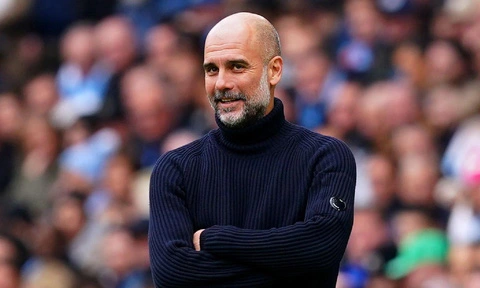 Pep Guardiola tự phá huỷ Man City