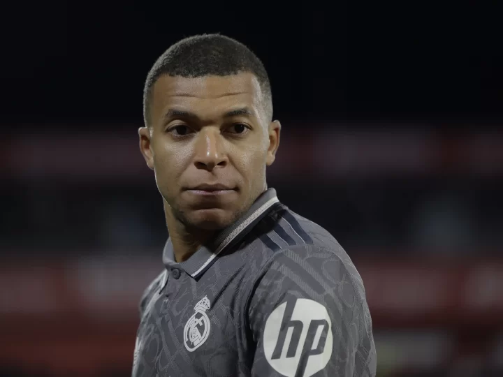 Mbappe phải chịu một đòn giáng nặng