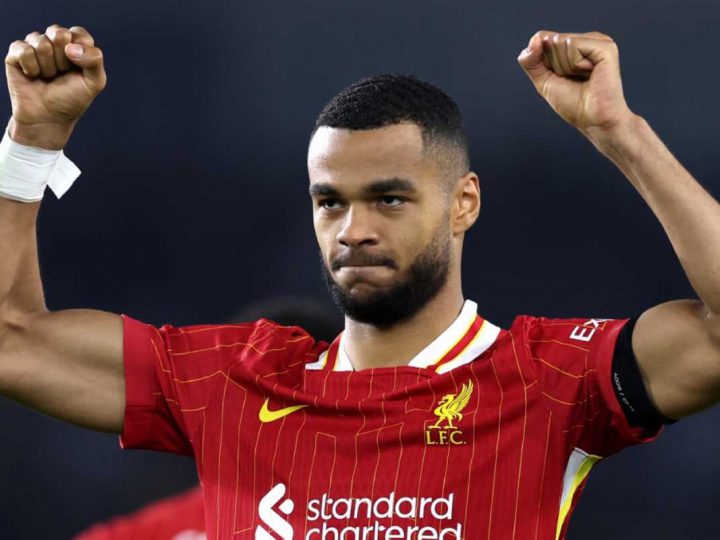 Liverpool vắng ngôi sao đa năng trên hàng công