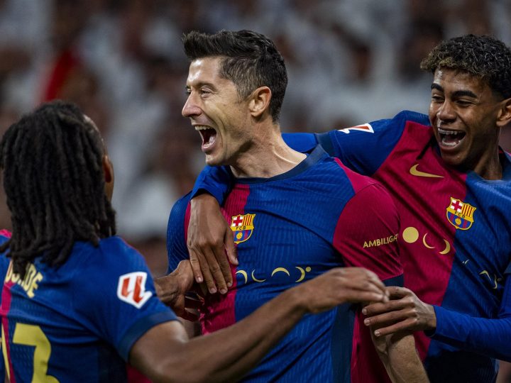Barcelona vào bán kết Champions League