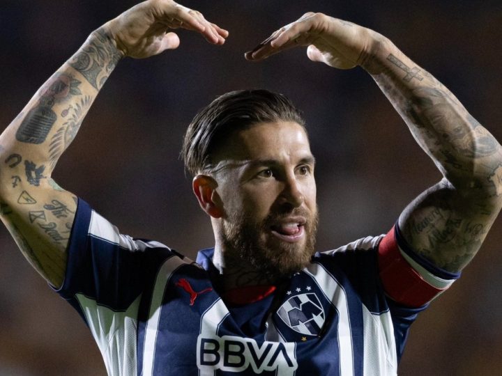 Ramos cãi nhau với CĐV